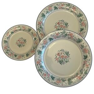 VTG Ranmaru 4940 Pink Floral 3 Pcs Dinning Ware- 2-11inch & 1-8inch Plates